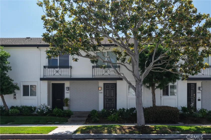 1086 Buckingham photo 1