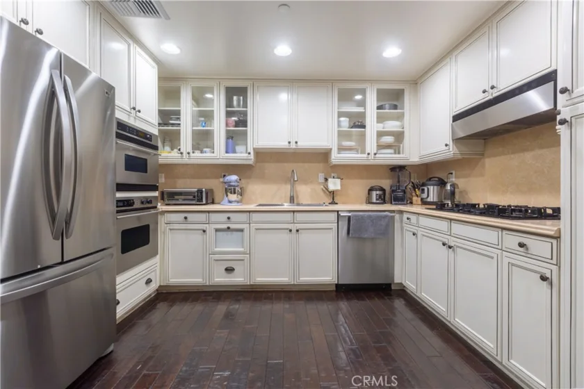 10795 Wilshire Boulevard #402 photo 15