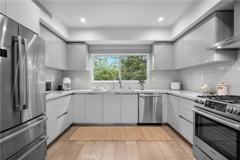 14157 Tiara Street #101 photo 32