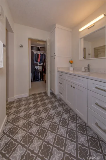 14 Villa Point photo 9