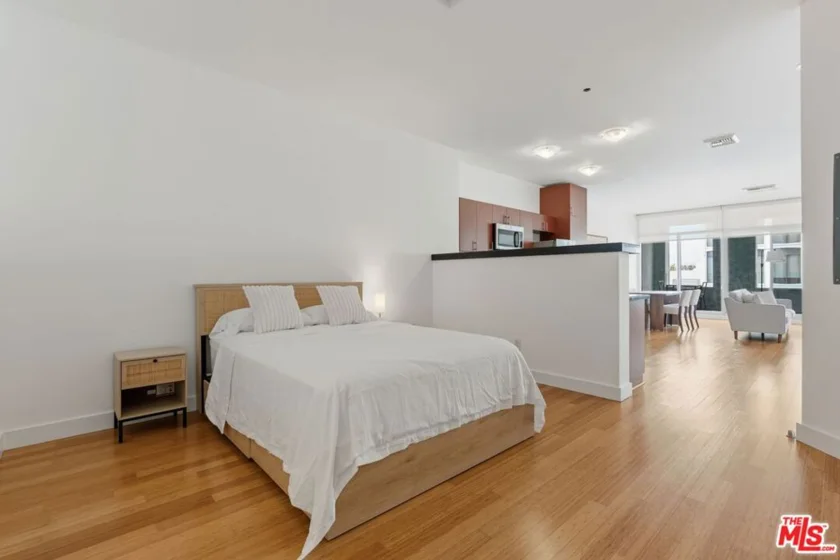 3810 Wilshire Boulevard #602 photo 4