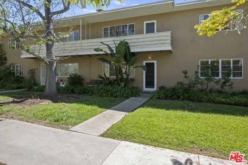 5464 Village Green photo 37