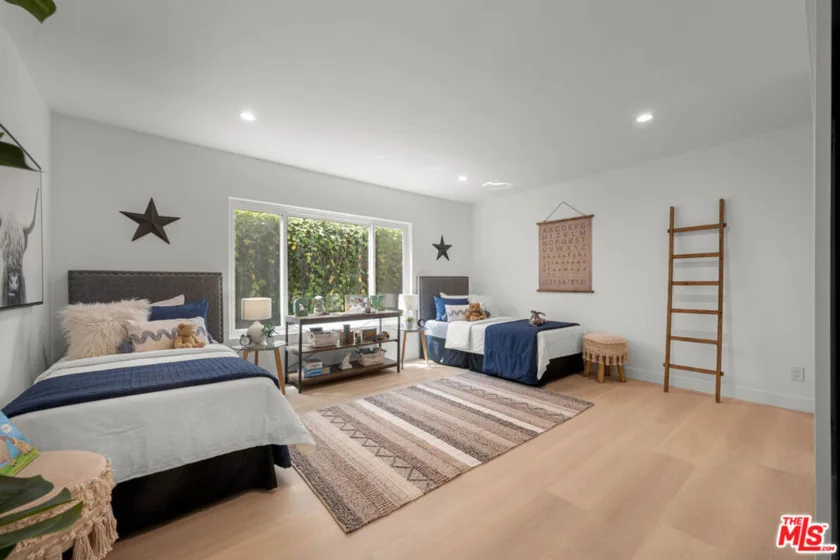 5301 Yarmouth Avenue #2 photo 5