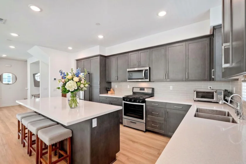 437 Carina Glen photo 9