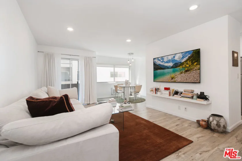 525 N Sycamore Avenue #301 photo 2
