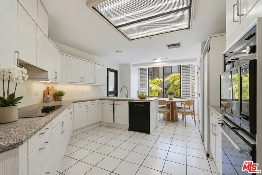 10724 Wilshire Boulevard #211 photo 18