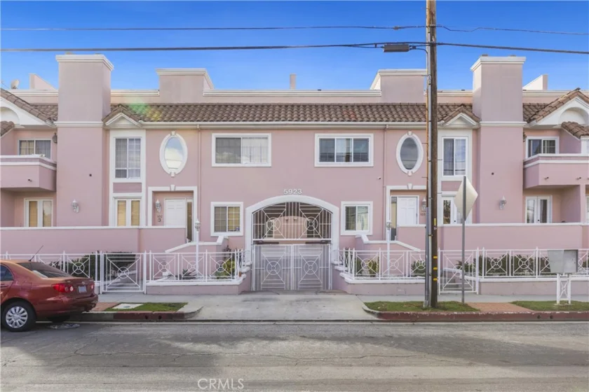 5923 Etiwanda Avenue #107 photo 1