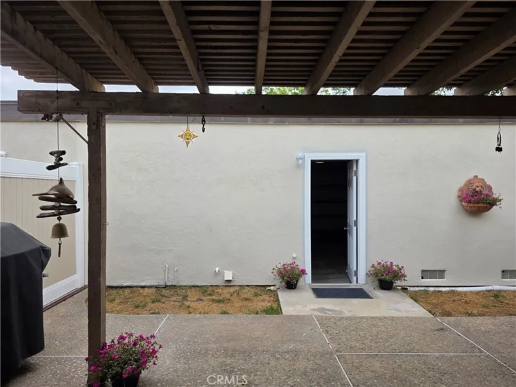 11043 Sherman Way photo 9