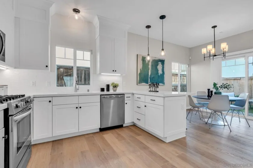 1345 Holly Avenue photo 4