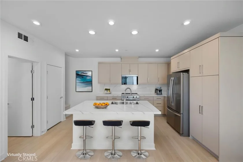 669 S Lyon Street photo 12