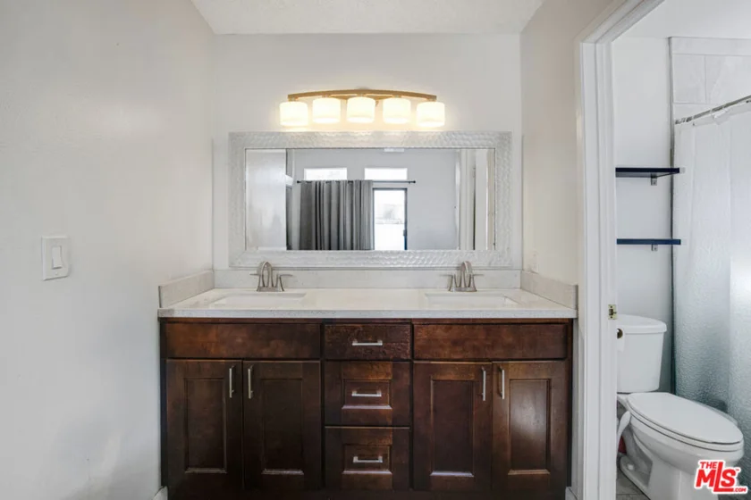 20920 Community Street #10 photo 15