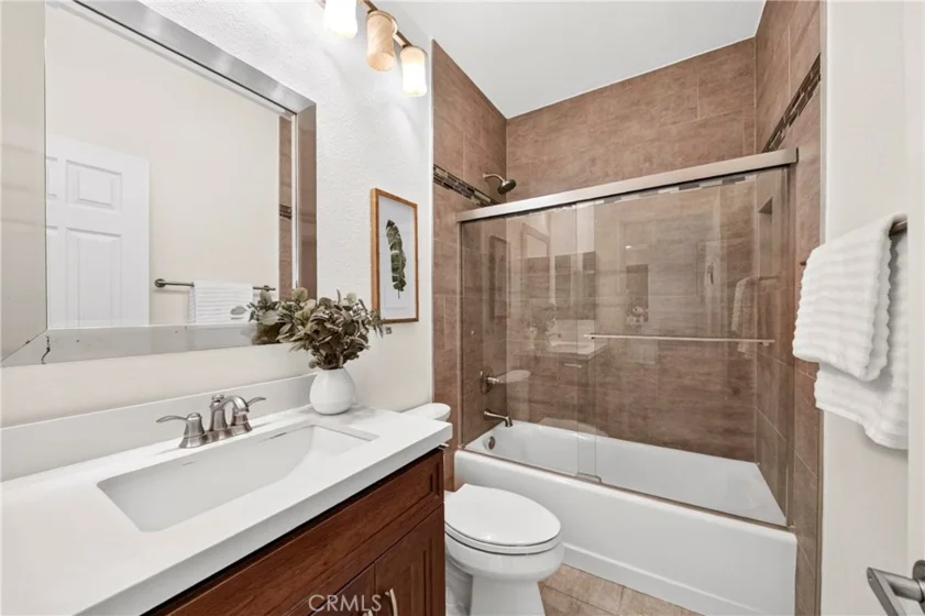 2256 Clark photo 26