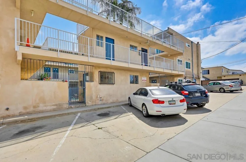 4477 Mentone Street Unit 105 photo 38