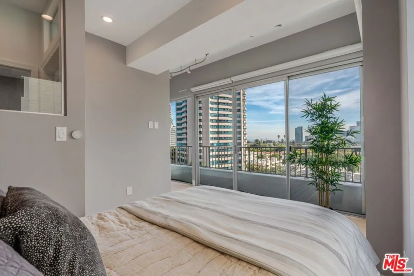 10501 Wilshire Boulevard #1012 photo 16