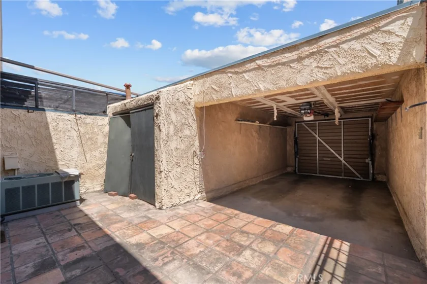 16745 Vanowen photo 14