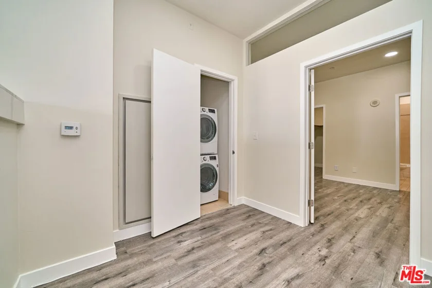 3810 Wilshire Boulevard #1001 photo 21