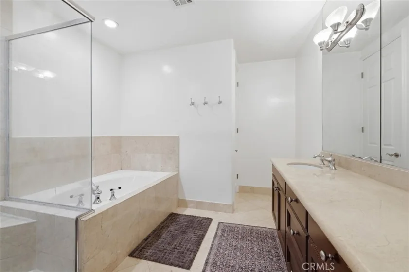 143 N Arnaz Drive #105 photo 18
