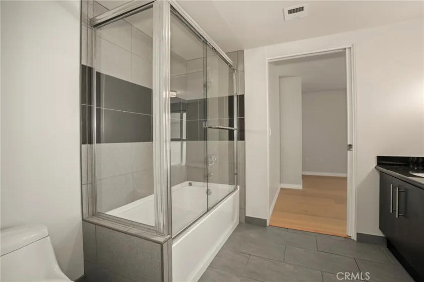 540 S Kenmore Avenue #203 photo 19