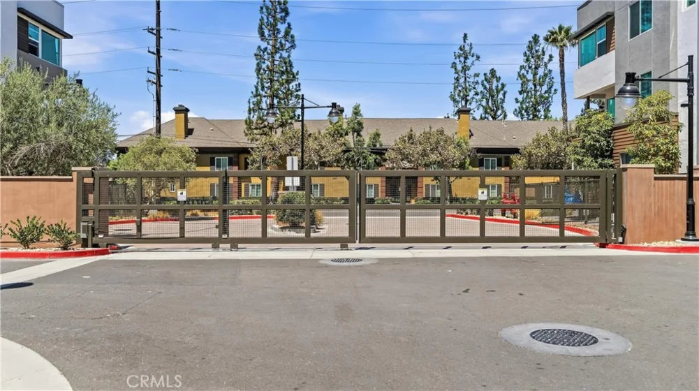 633 S Lyon Street photo 36
