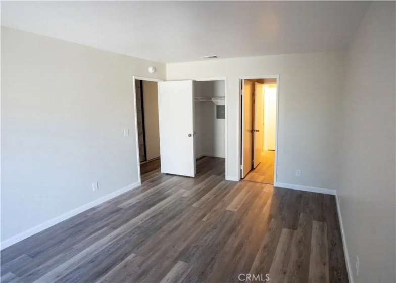 2055 Earl Glen photo 25