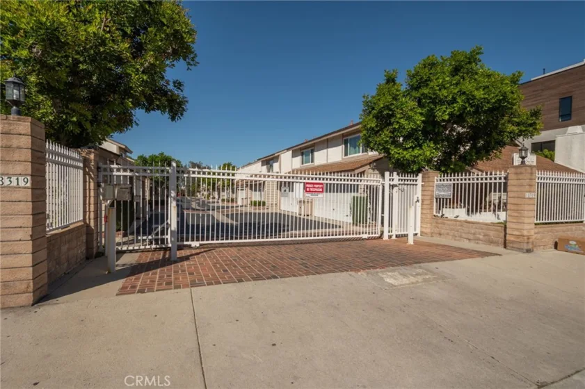 18319 Collins Street #19 photo 1