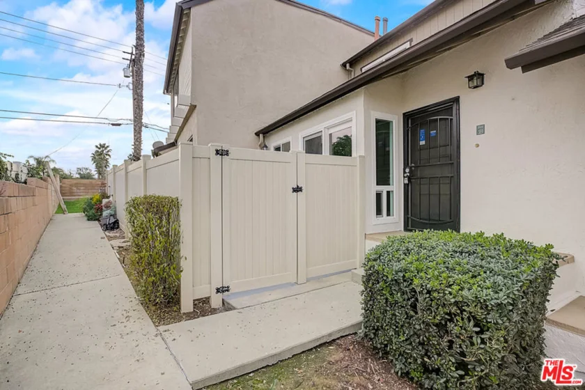 822 W Lambert Road #B photo 1
