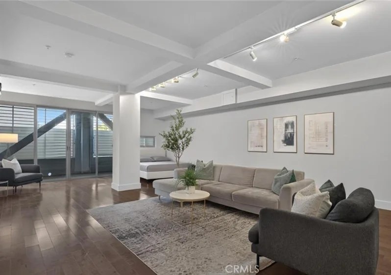 433 Pine #102 photo 1