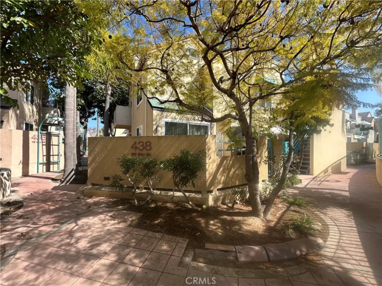 438 E Spruce photo 6