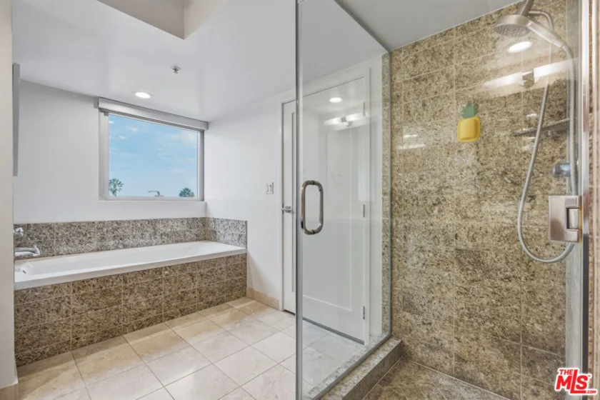 13700 Marina Pointe Drive #305 photo 31