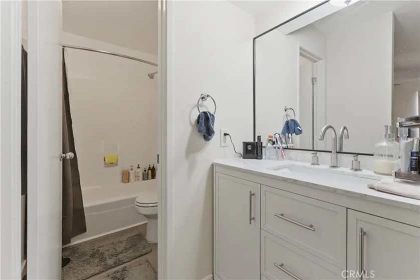 15425 Sherman Way #240 photo 34