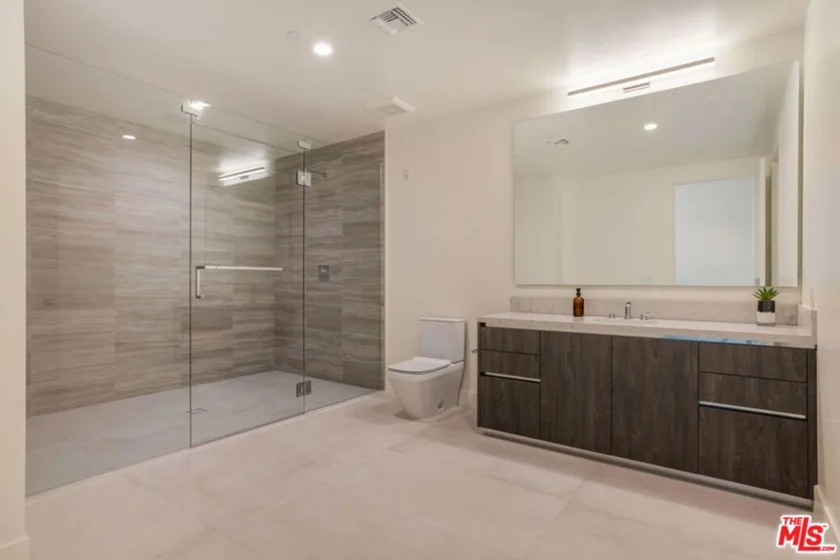 425 N Palm Drive #101 photo 34