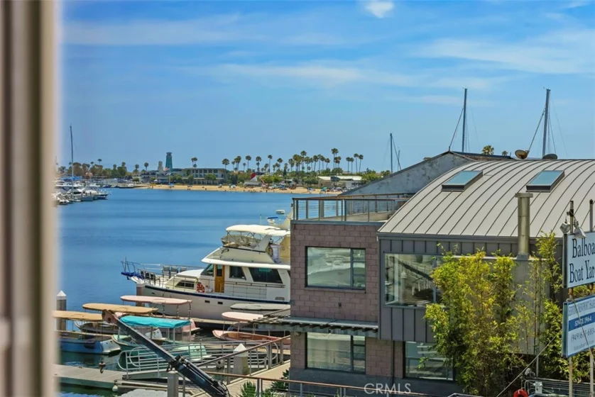 2600 Newport photo 32