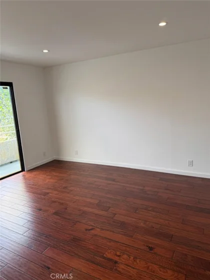 17800 Burbank #204 photo 9