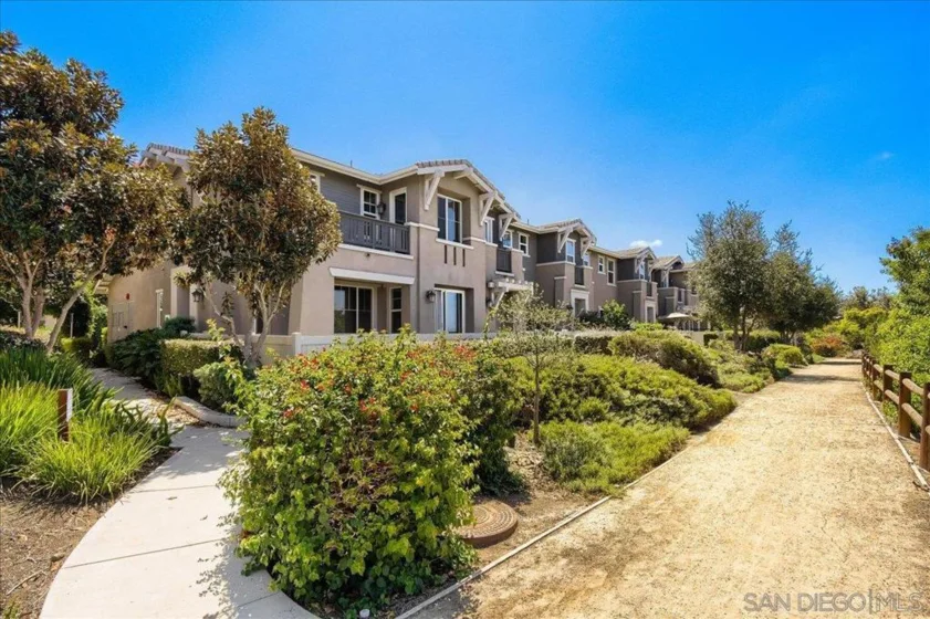 3316 Campo Azul Court photo 4