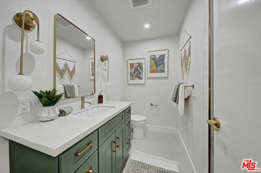 7560 Hollywood Boulevard #106 photo 21