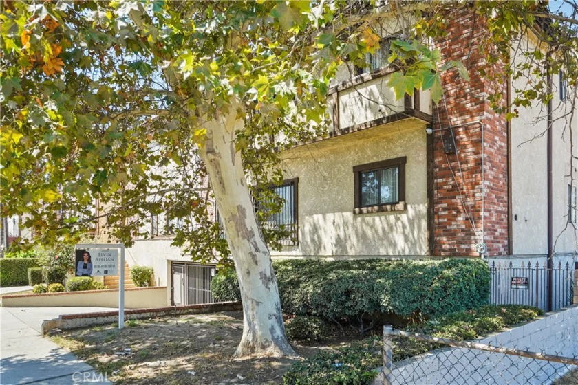 14239 Sherman Way #3 photo 2