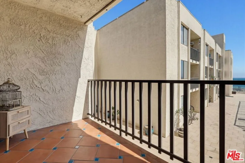 1140 E Ocean Boulevard #220 photo 19