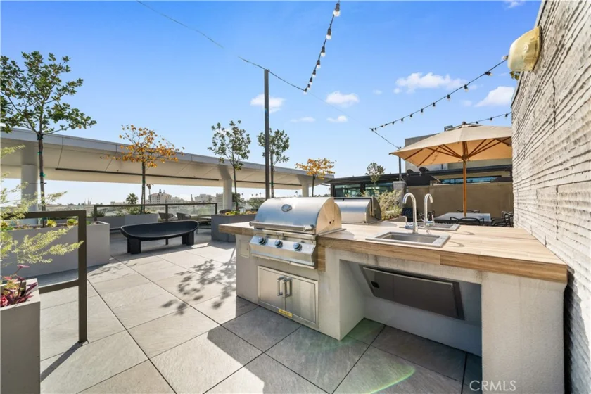 709 E Walnut Street #214 photo 42