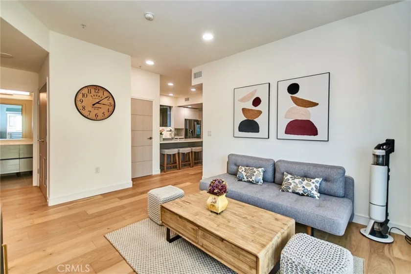 820 S Wilton Place #304 photo 12