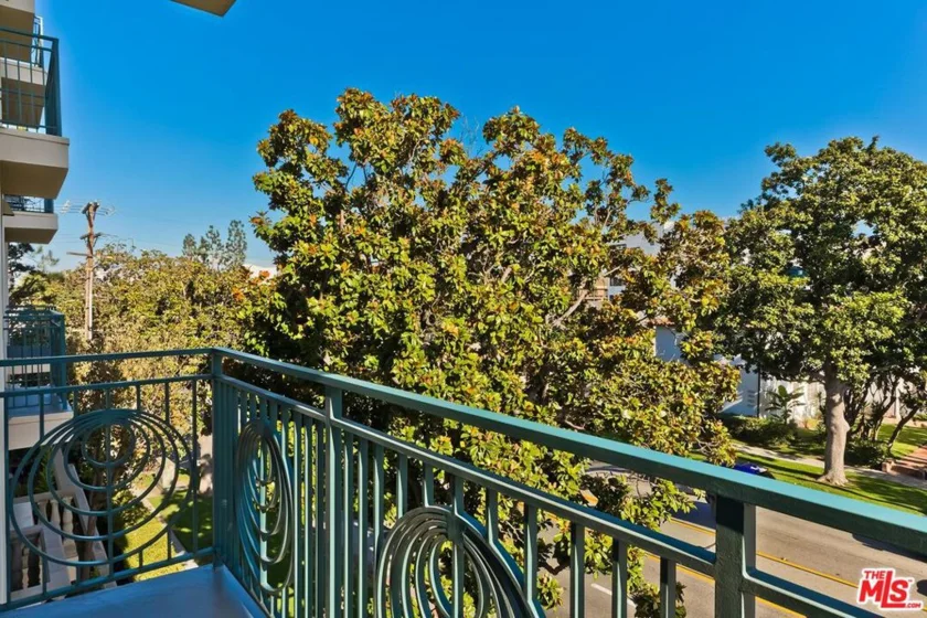 430 N Oakhurst Drive #202 photo 22