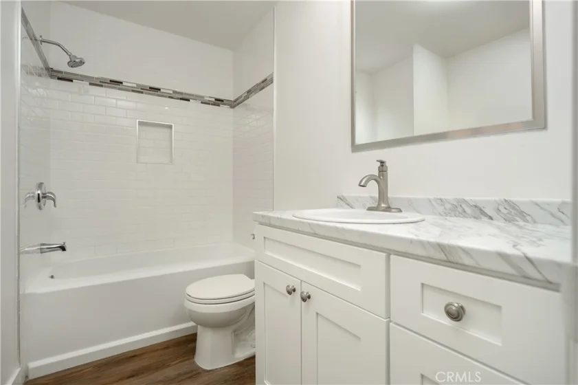 5320 Zelzah Avenue #201 photo 16
