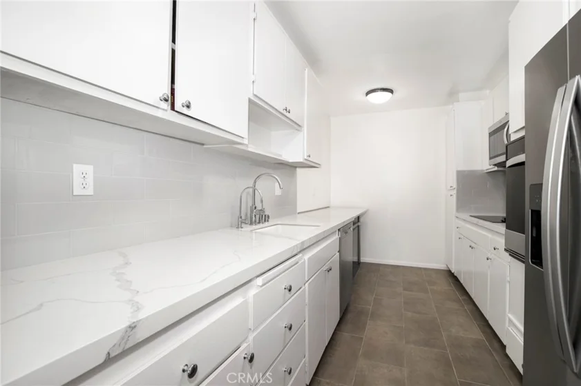 927 N Kings Road #118 photo 23