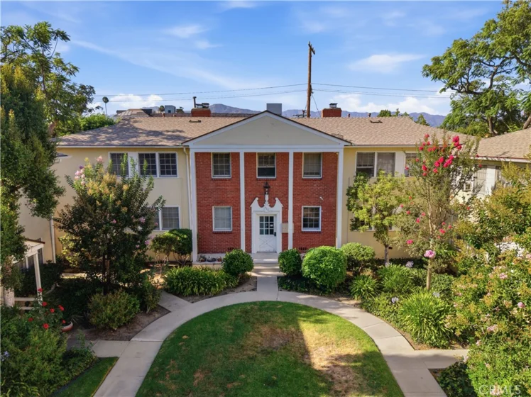 511 E Maple photo 1