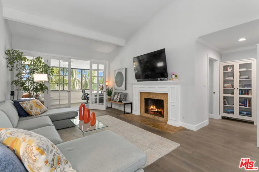310 Tahiti Way #302 photo 1