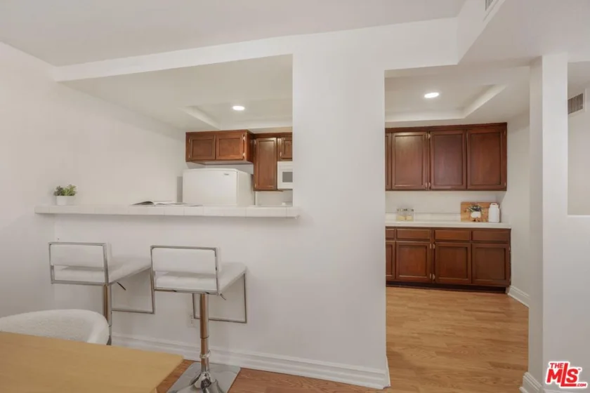 15231 Magnolia Boulevard #114 photo 8