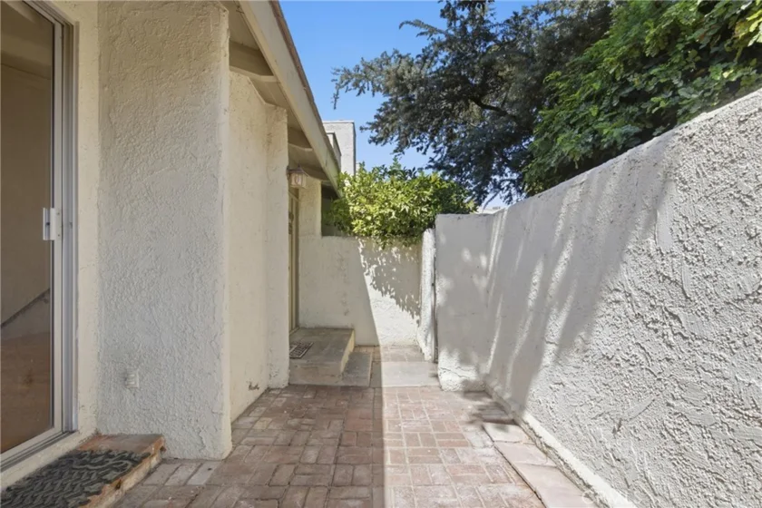 11786 Moorpark Street #F photo 21