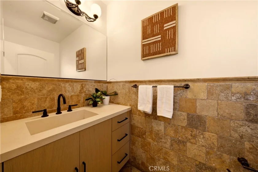 14702 Magnolia Boulevard #105 photo 9