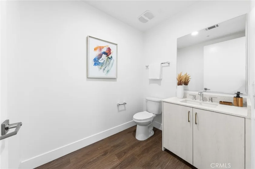 709 E Walnut Street #214 photo 20