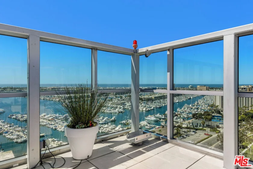 13700 Marina Pointe Drive #1016 photo 21