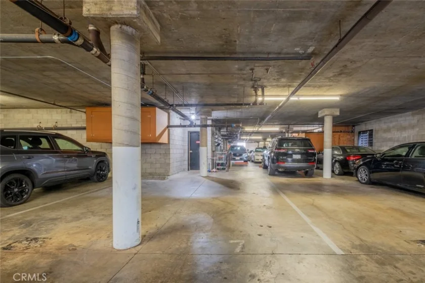 1305 N Columbus Avenue #112 photo 33